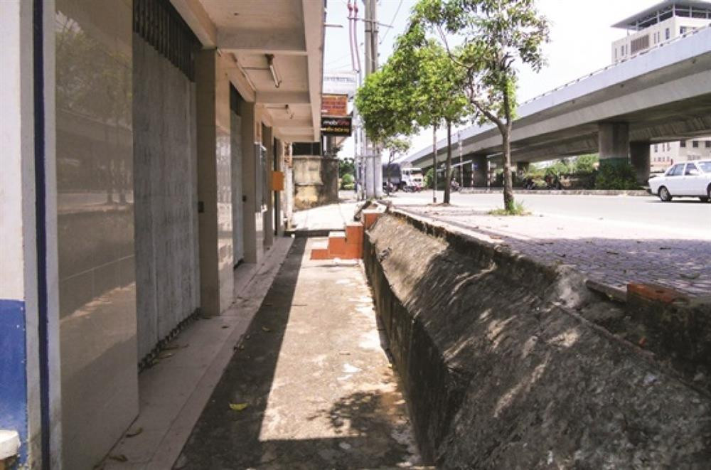 Nền nhà thấp hơn mặt đường
