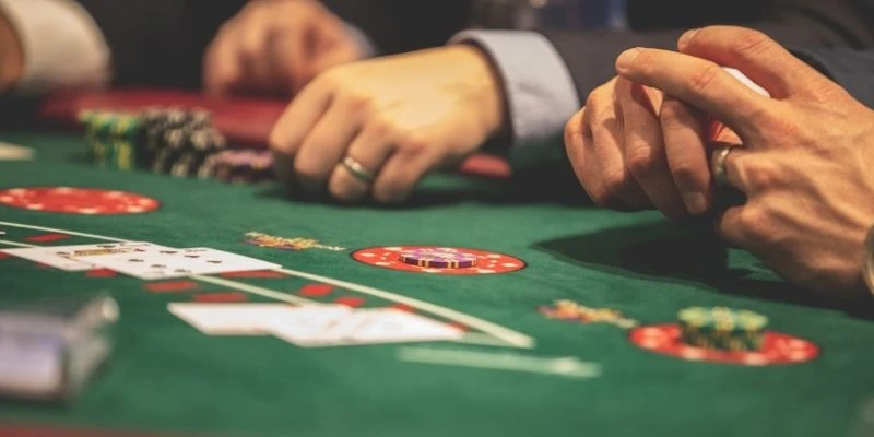 Chơi Poker Online Có Bị Bắt Không? Giải Đáp Từ Net88
